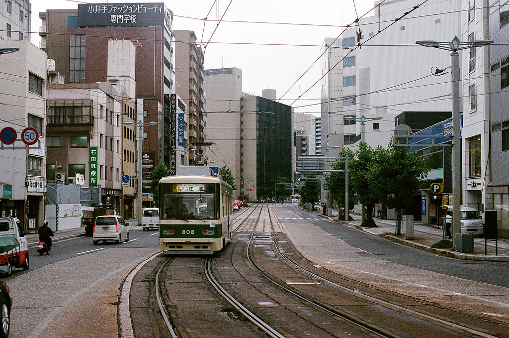 的場町 路面電車 広島 Hiroshima 2015/08/31 在這裡拍了一下路面電車。  Nikon FM2 / 50mm AGFA VISTAPlus ISO400 Photo by Toomore