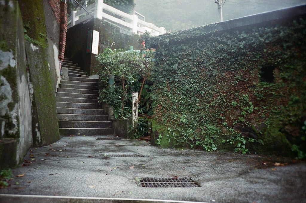 九份 Taipei / Portra 400 / Lomo LC-A+ 2015/11/14 那時候我就亂走巷弄內。  Lomo LC-A+ Kodak Pro Portra 400 3187-0014 Photo by Toomore