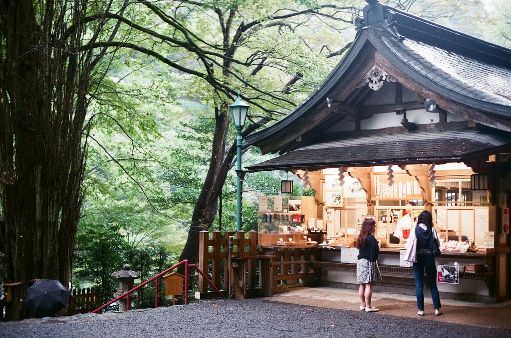 貴船神社 京都 Kyoto 2015/09/24 貴船神社這裡真的好悠閒，代在這裡好棒。  Nikon FM2 Nikon AI Nikkor 50mm f/1.4S Kodak ColorPlus ISO200 0949-0030 Photo by Toomore
