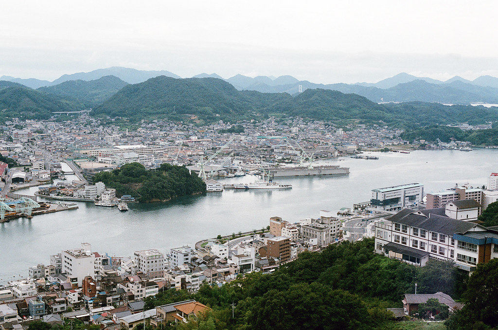 尾道 おのみち Onomichi, Hiroshima 2015/08/30 面向南方向島的方向。  Nikon FM2 / 50mm AGFA VISTAPlus ISO400 Photo by Toomore