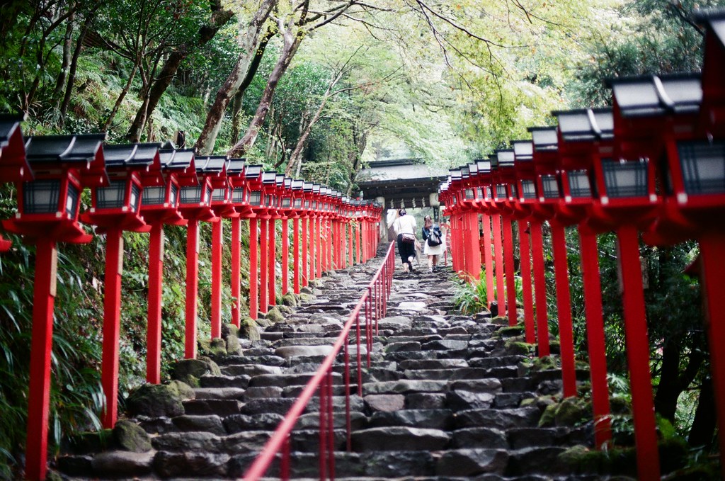 貴船神社 京都 Kyoto 2015/09/24 要爬長長的階梯，但其實還好。  Nikon FM2 Nikon AI Nikkor 50mm f/1.4S Kodak ColorPlus ISO200 0949-0023 Photo by Toomore