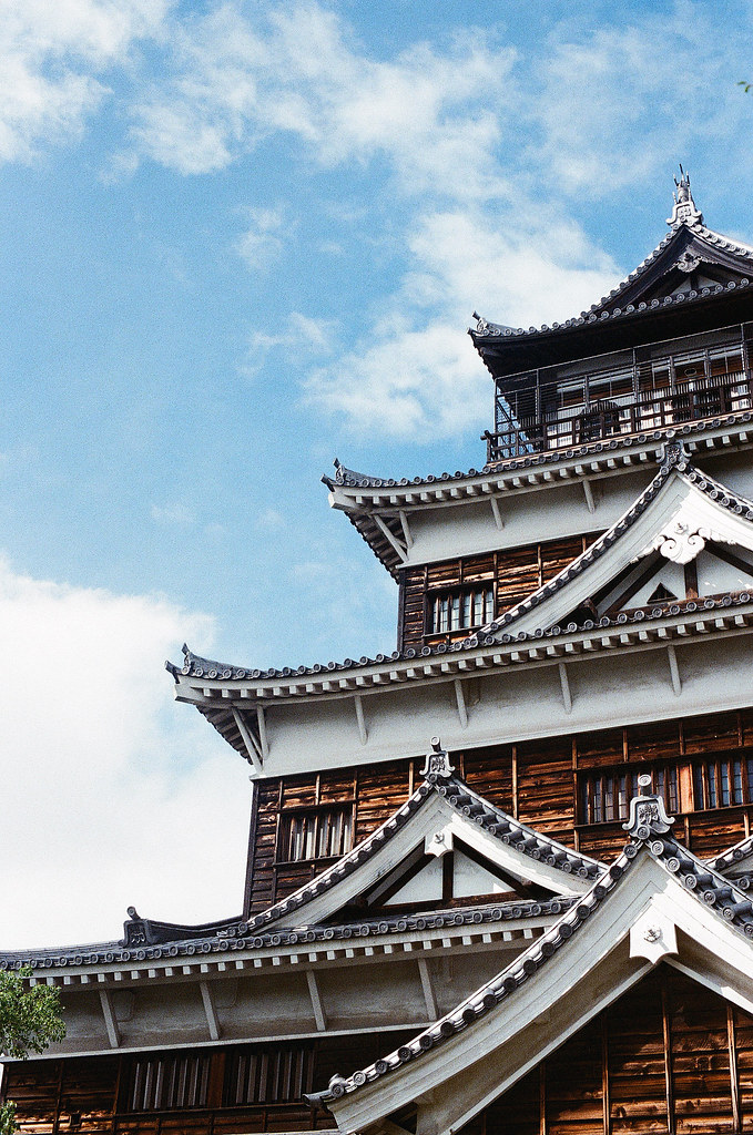 広島城 Hiroshima 2015/09/01 這是唯一一張天氣好，背景是藍天的！  Nikon FM2 / 50mm Kodak UltraMax ISO400 Photo by Toomore
