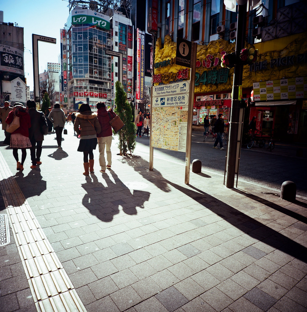 新宿 Tokyo / Kodak Pro Ektar / Lomo LC-A 120 2016/02/07 最後一天要離開日本，還是進去東京一趟，來個快速的一日遊！  Lomo LC-A 120 Kodak Pro Ektar 100 120mm 8283-0005 Photo by Toomore