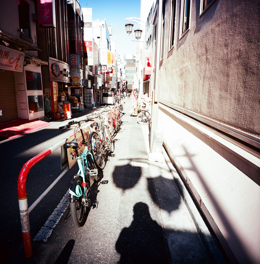新宿 Tokyo / Kodak Pro Ektar / Lomo LC-A 120 2016/02/07 最後一天要離開日本，還是進去東京一趟，來個快速的一日遊！  Lomo LC-A 120 Kodak Pro Ektar 100 120mm 8283-0001 Photo by Toomore
