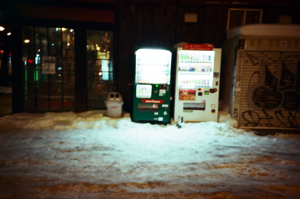 札幌 北海道 Sapporo, Japan / Kodak Pro Ektar / Lomo LC-A+ 模模糊糊的，不需要把想法或是眼光放的太遠，讓自己遲緩一點過生活也好。  Lomo LC-A+ Kodak Pro Ektar 100 8267-0034 2016-01-31 ~ 2016-02-02 Photo by Toomore
