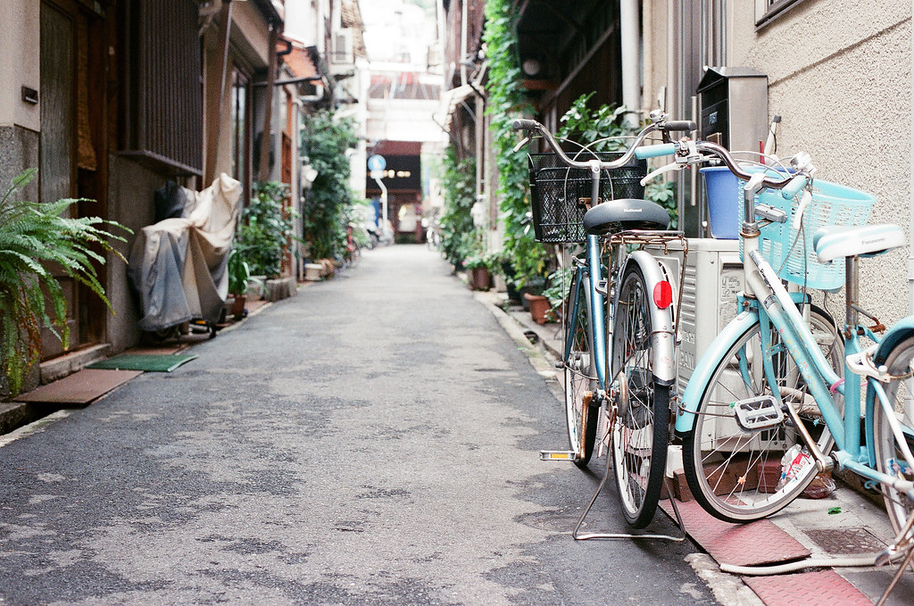 尾道 おのみち Onomichi, Hiroshima 2015/08/30 巷口、腳踏車。  Nikon FM2 / 50mm FUJI X-TRA ISO400 Photo by Toomore
