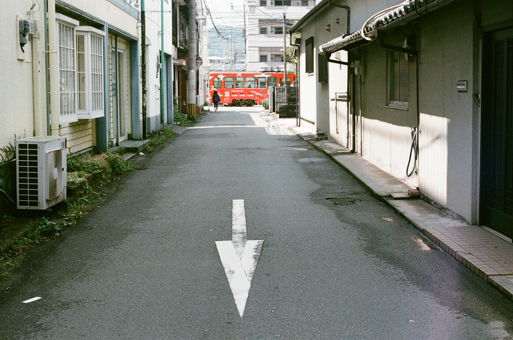 蔚山町 熊本 Kumamoto 2015/09/06 我走到蔚山町搭車往東，想要去遠一點的地方。  Nikon FM2 / 50mm AGFA VISTAPlus ISO400 Photo by Toomore