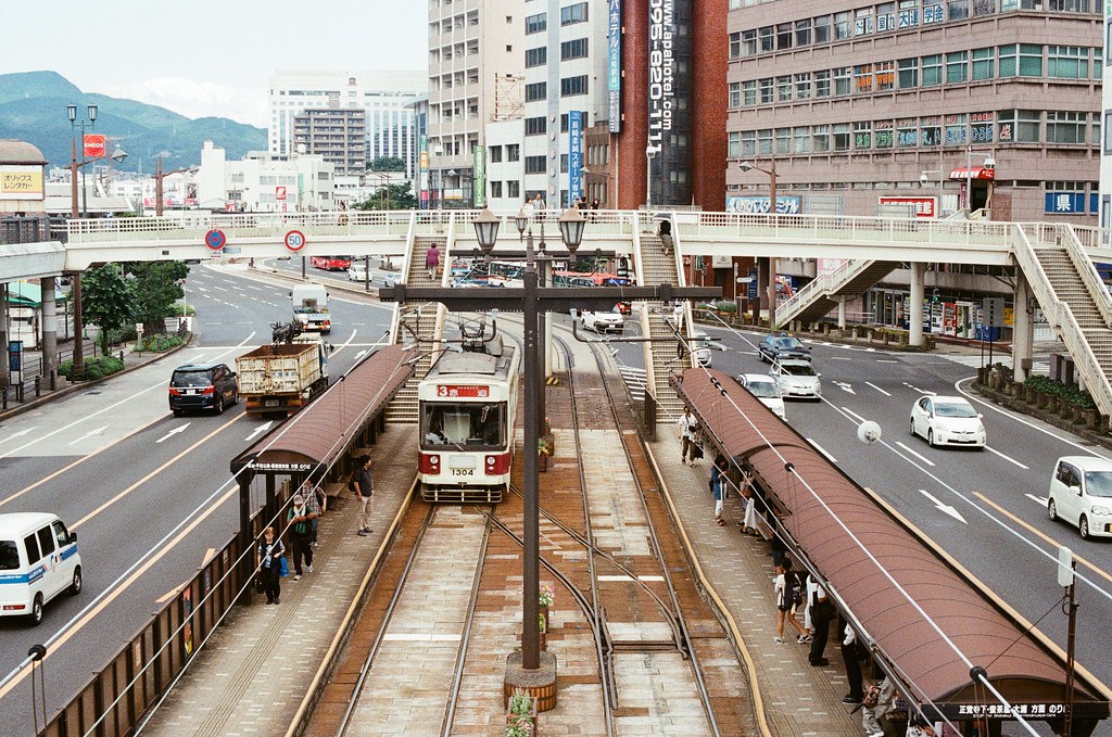 路面電車 長崎 Nagasaki 2015/09/07 路面電車車站。  Nikon FM2 / 50mm Kodak UltraMax ISO400 Photo by Toomore