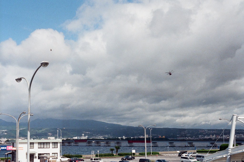長崎空港 Nagasaki 2015/09/09 一架直升機飛過。  Nikon FM2 Nikon AI Nikkor 50mm f/1.4S Kodak UltraMax ISO400 Photo by Toomore