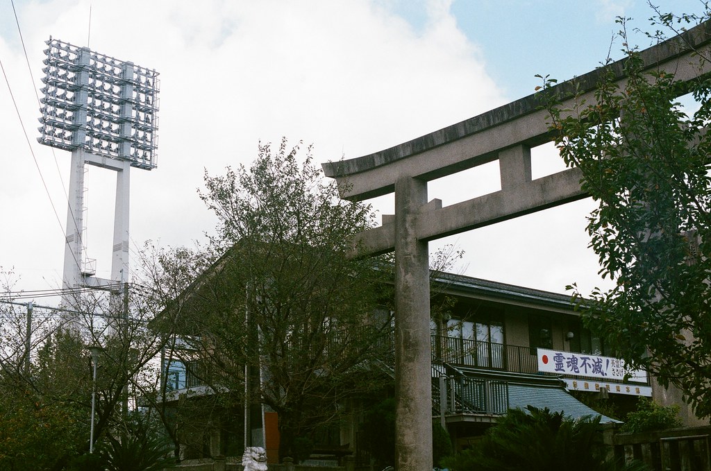 熊本城 熊本 Kumamoto 2015/09/06 旁邊是棒球場，然後這是護國神社。  Nikon FM2 / 50mm AGFA VISTAPlus ISO400 Photo by Toomore