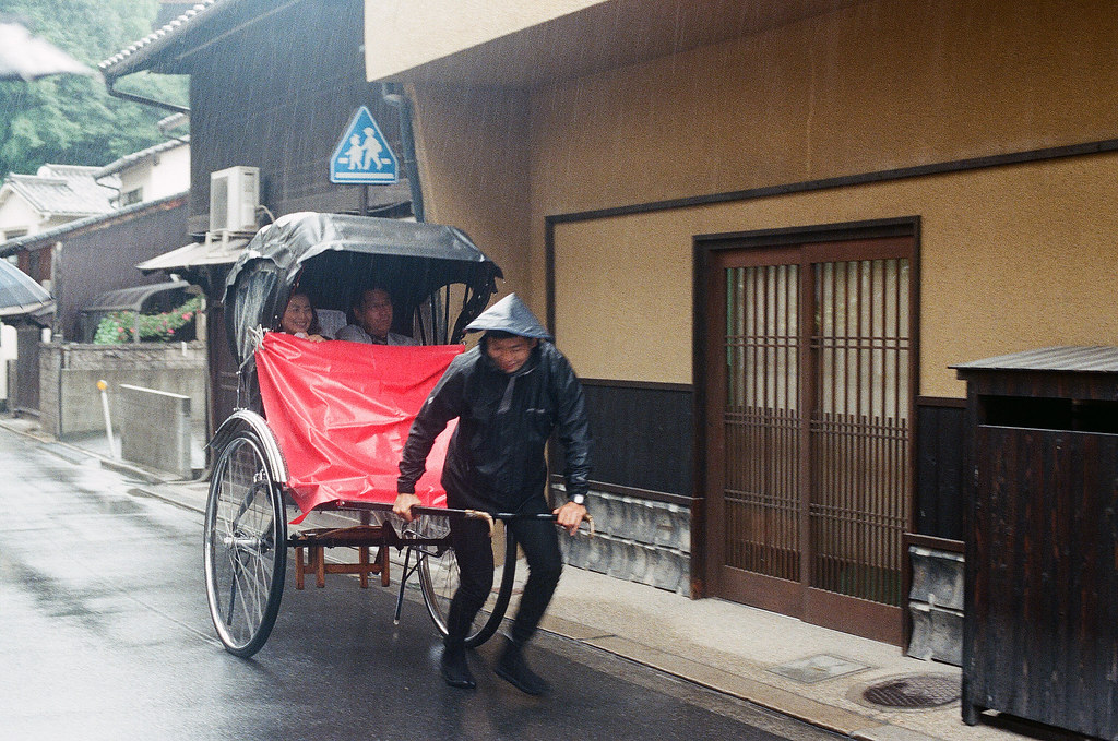 嚴島（Itsuku-shima）広島 Hiroshima 2015/08/31 人力拉車。  Nikon FM2 / 50mm Kodak UltraMax ISO400 Photo by Toomore