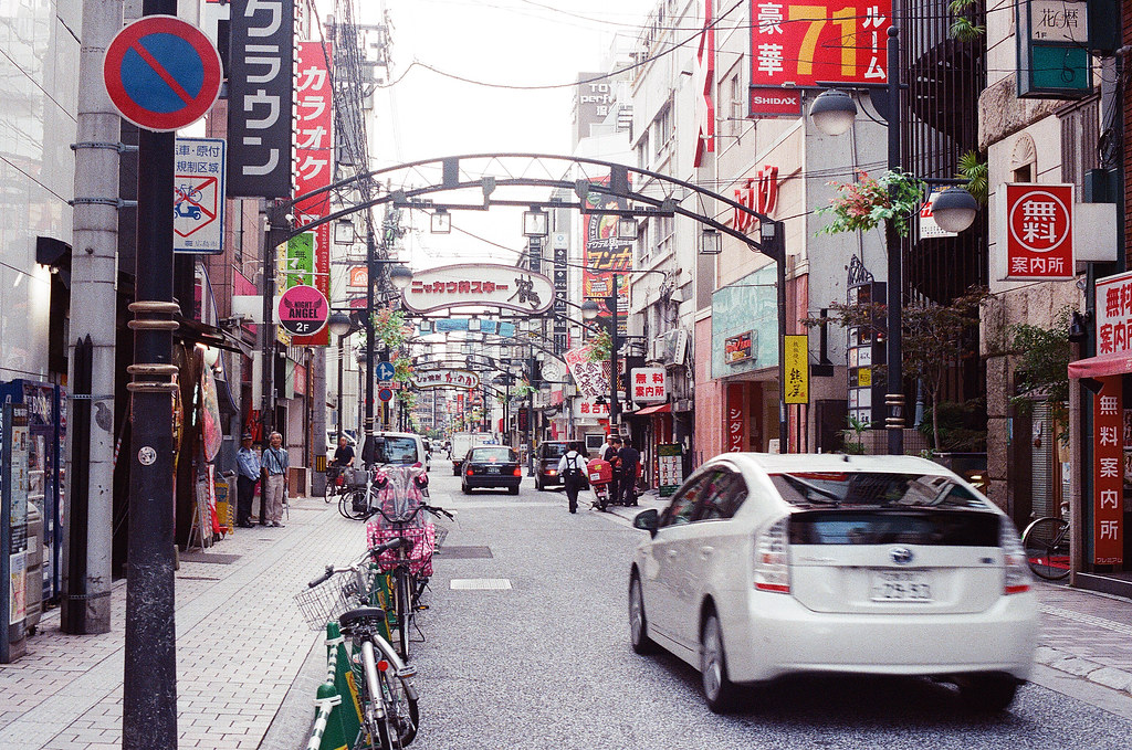 無料案內所 広島 Hiroshima 2015/09/01 恩，我是亂走走到的，不是刻意的。  Nikon FM2 / 50mm Kodak UltraMax ISO400 Photo by Toomore