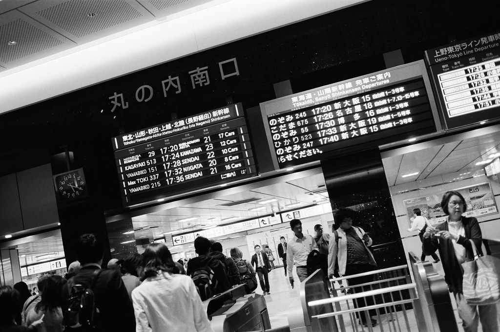 丸之內 東京車站 東京 Tokyo 2015/10/05 丸之內南口，這裡就隨意的拍照，構圖也都比較自由一點。  Nikon FM2 Nikon AI AF Nikkor 35mm F/2D Kodak TRI-X 400 / 400TX 1275-0035 Photo by Toomore