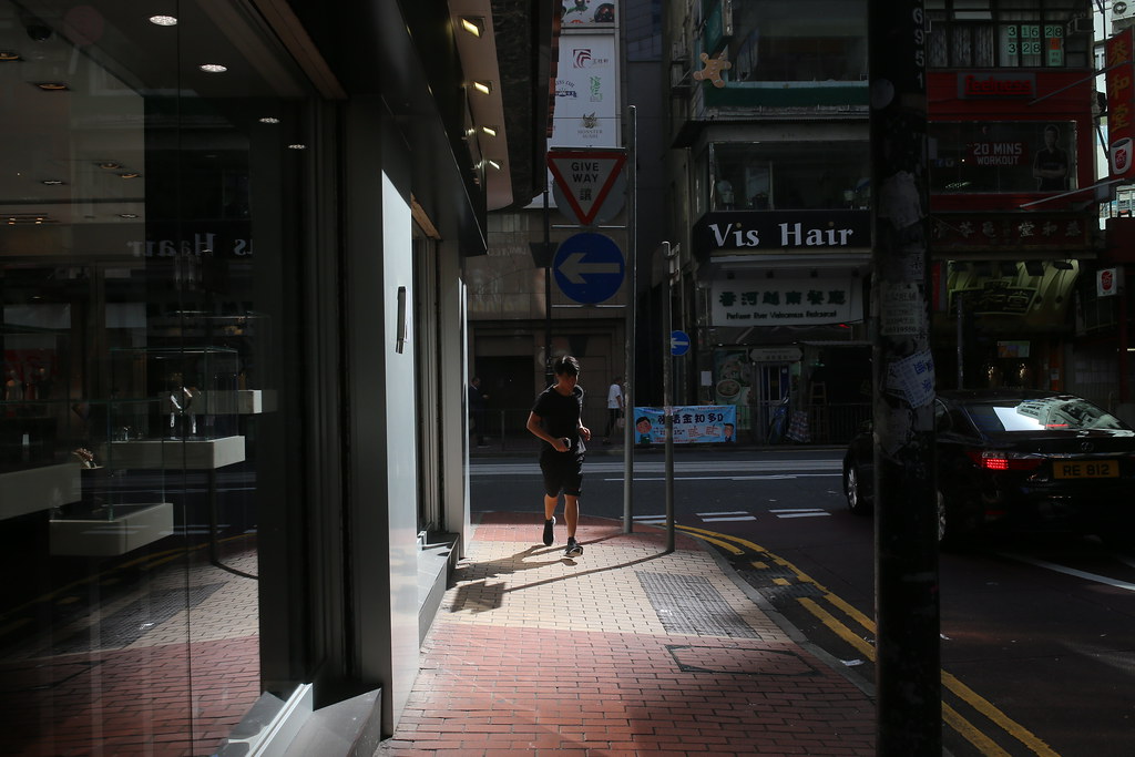 Hong Kong / Sigma 35mm / Canon 6D 嘗試拍一些只有光影為主的畫面，在大樓林立的城市是滿適合的。  Canon 6D Sigma 35mm F1.4 DG HSM Art IMG_1869 Photo by Toomore
